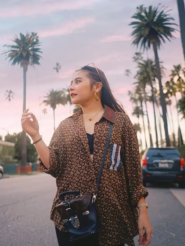 Gaya Prilly Latuconsina Liburan di Los Angeles