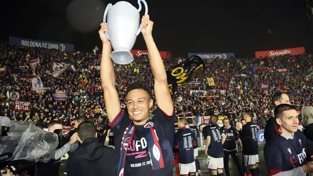 Foto: Tahan Imbang Juventus, Pemain Bologna Selebrasi Lolos ke Liga Champions Musim Depan