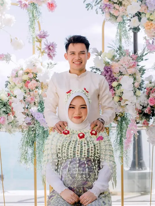 Melalui akun instagram istrinya Rismahani, winger berusia 22 tahun itu baru saja menggelar acara tasyakuran tujuh bulanan. [Instagram/rismahanisulaiman_]