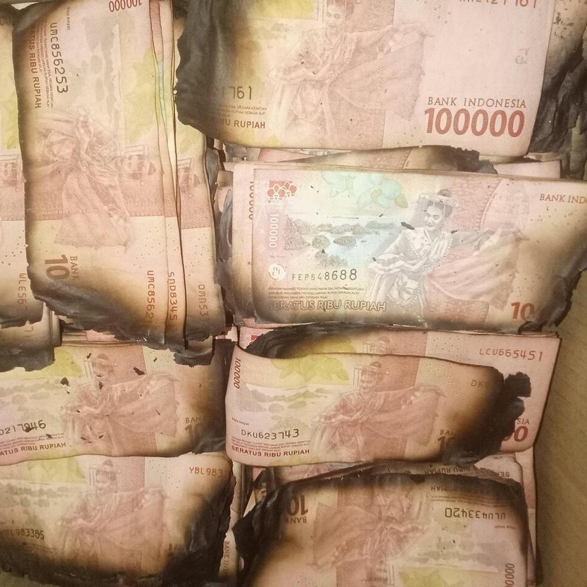 uang rusak dan terbakar