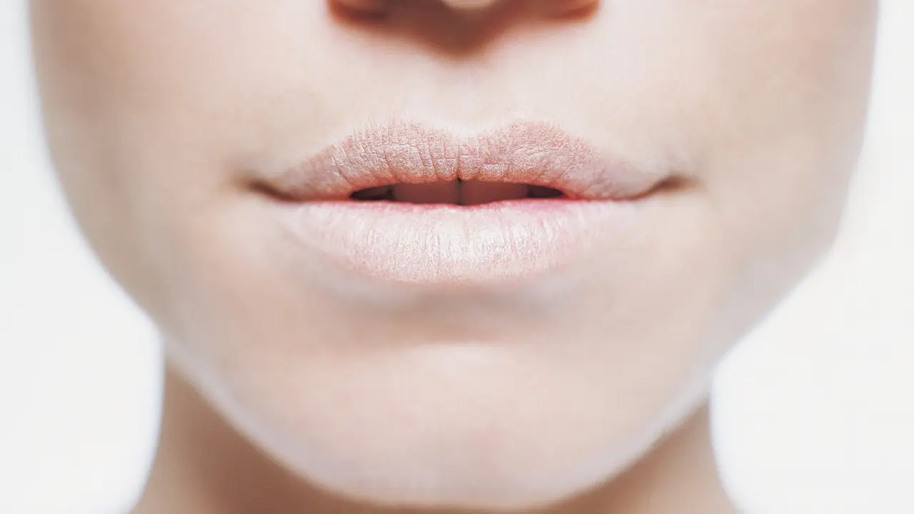 Bibir Anda Mulai Kering? Atasi Dengan Tips Berikut!
