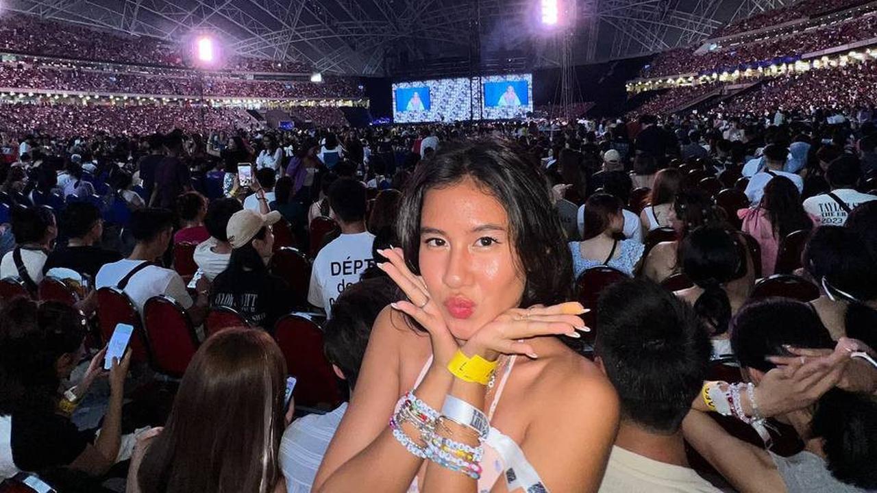 Potret Shenina Cinnamon dan Angga Yunanda Nonton Konser Taylor Swift di Singapura, Mesra & Makin Lengket Bak Prangko