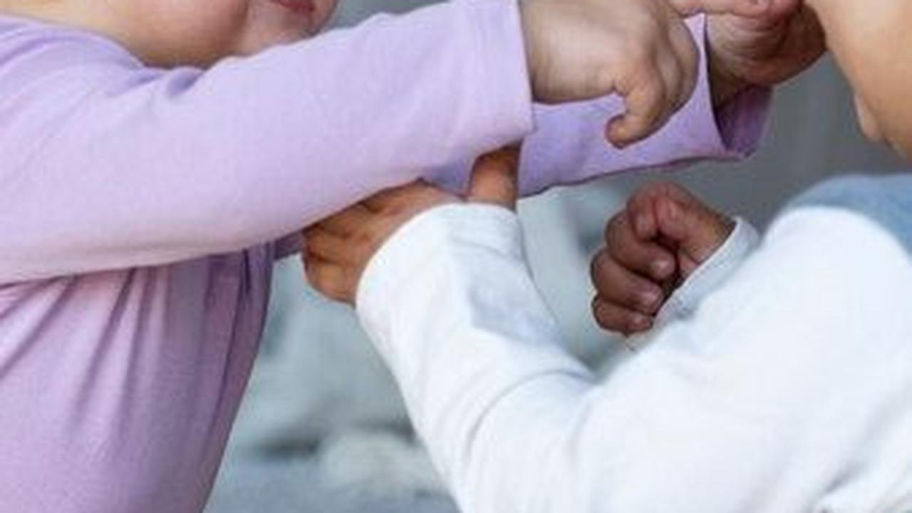 6. Mengupil: Tanda Rasa Ingin Tahu yang Tinggi