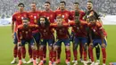 Para pemain starting XI Timnas Spanyol berfoto bersama jelang menghadapi Timnas Inggris pada laga final Euro 2024 di Olympiastadion, Berlin, Jerman, Minggu (14/7/2024). (AP Photo/Frank Augstein)