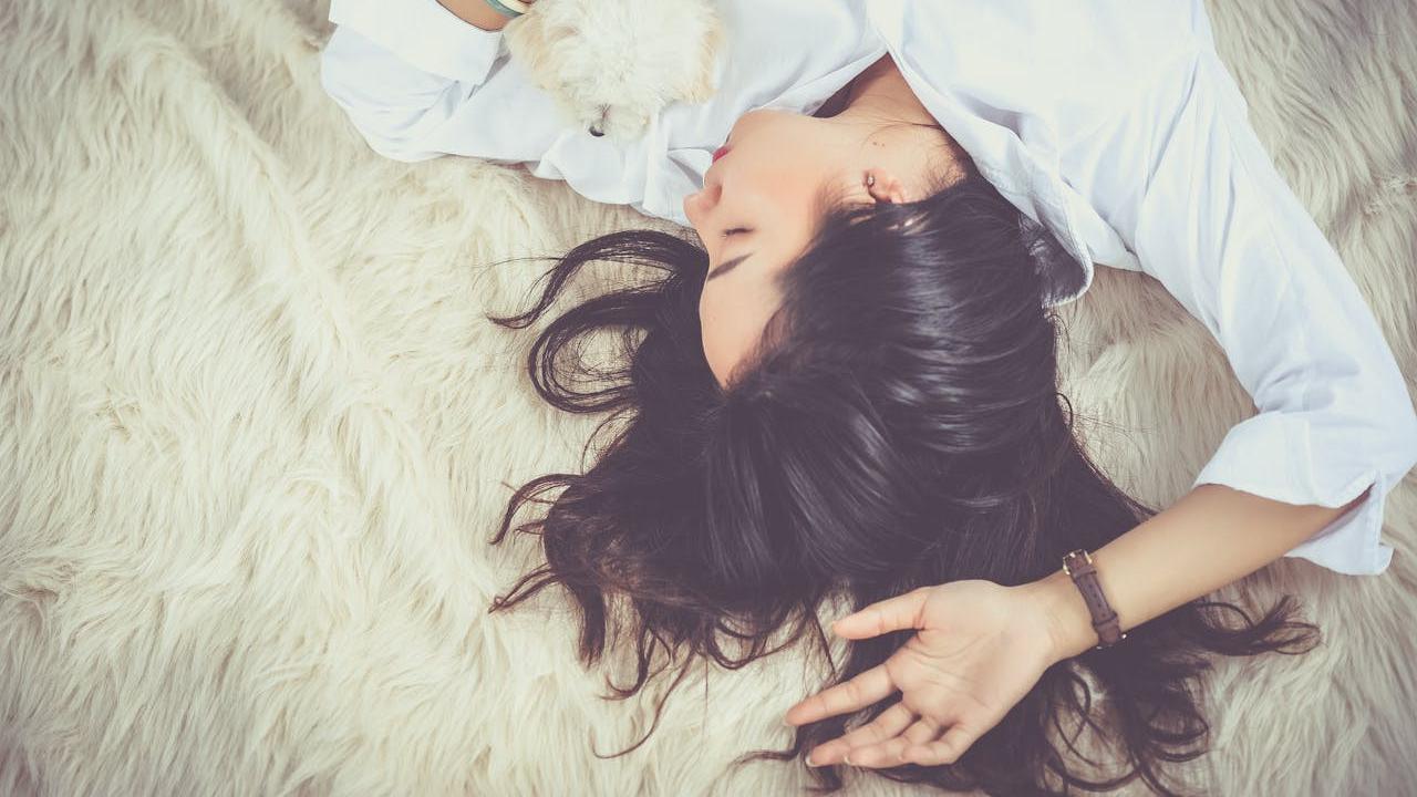 Bangun Tidur Kok Rasanya Malah Pusing? Cari Tahu Apa yang Coba Diungkapkan Tubuhmu, Yuk!