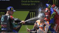 Fabio Quartararo saat rayakan podium kedua di MotoGP Katalunya (Lluis Gene/AFP)