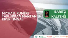 Pemain Kalteng Putra, Michael Rumere berhasil mencetak gol dan menaklukkan Dian Agus Prasetyo.