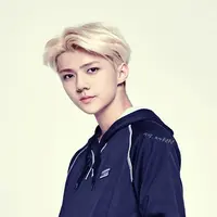 Forum netizen Pann, Senin (8/8/2016), membahas beberapa bukti Sehun memang tak layak sebagai penyanyi. Salah satunya, netizen kembali mengejek penampilan Sehun di acara Yoo Hee Yeol’s Sketchbook. (Soompi/Bintang.com)