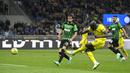 Pemain Inter Milan, Romelu Lukaku, mencetak gol ke gawang Sassuolo pada laga Liga Italia di Stadion Giuseppe Meazza, Minggu (14/5/2024). Inter Milan menang dengan skor 4-2 atas Sassuolo. (AP Photo/Antonio Calanni)