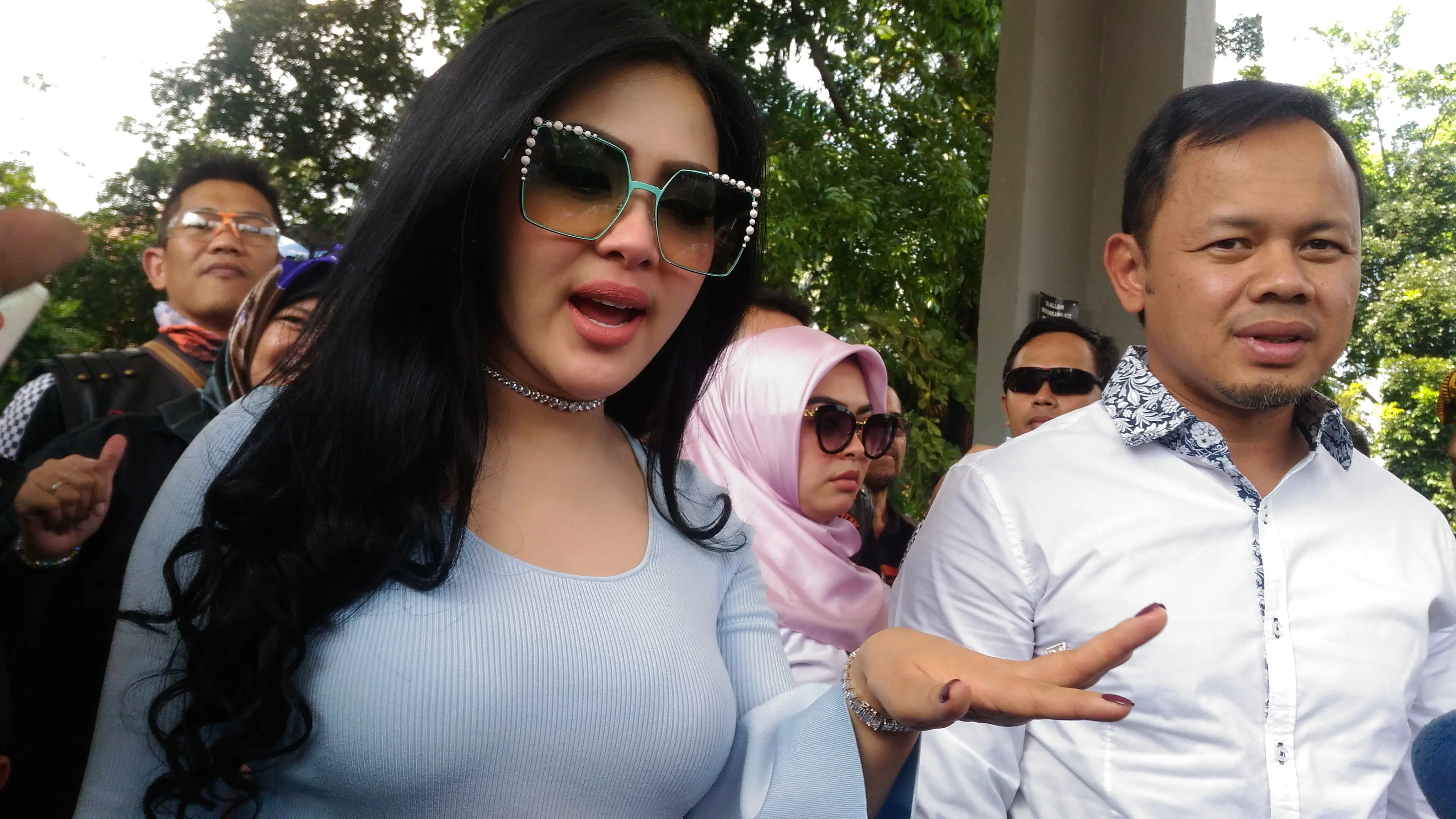 Syahrini kencan bersama Walikota Bogor, Bima Arya (foto: Instagram)