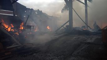 Pabrik Pengolahan Kayu di Banyuwangi Ludes Terbakar, Kerugian Capai Rp 1 Miliar