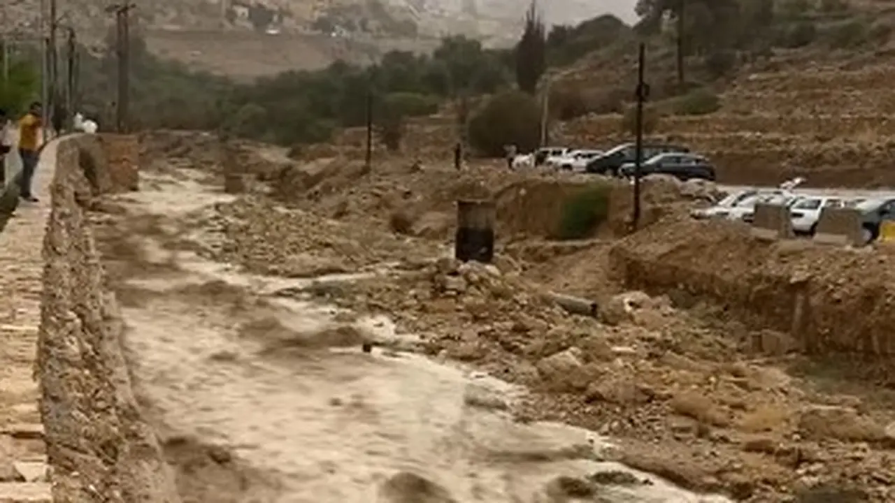 Banjir bandang di kota tua Petra di Yordania terjadi pada Minggu (4/5/2025). (X/Firil Center For Studies FCFS Berlin @FirilFor