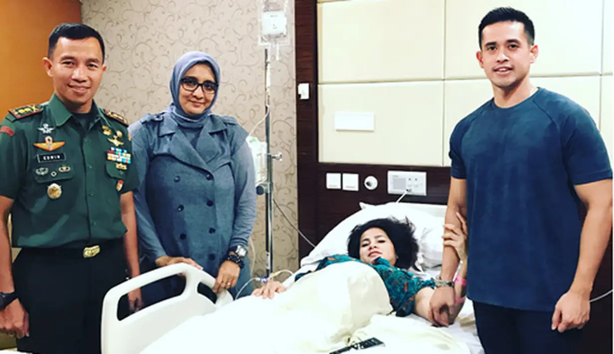 Olla Ramlan dan Aufar Hutapea memberikan nama buah hatinya Adreena Naira Hana Hutapea. Bagi Olla, ini merupakan anak ketiga. Sebelumnya dari pernikahannya dengan Alex Tian, Olla dikaruniai seorang anak. (Instagram/aufar.hutapea)