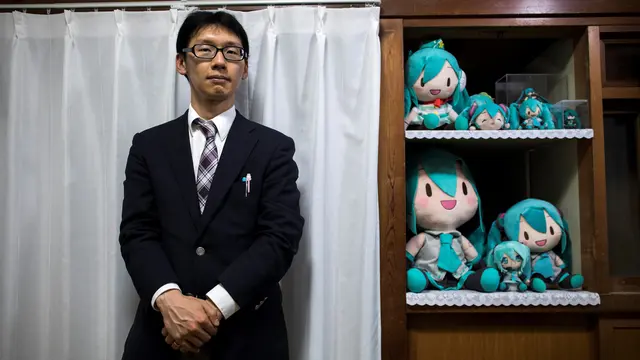 Pria Jepang Menikahi Karakter Gadis Virtual Populer