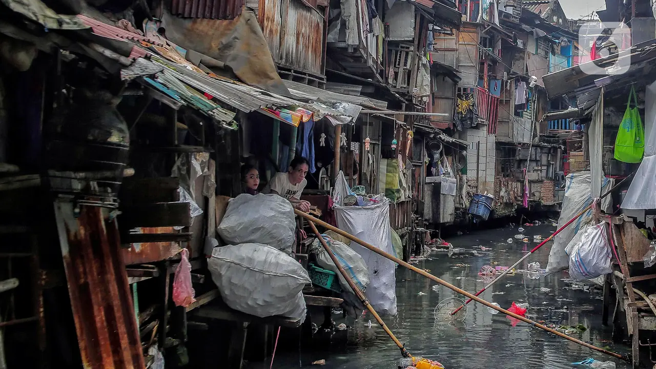 Potret Nyata Kemiskinan di Balik Megahnya Kota Jakarta
