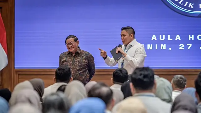 Gubernur DKI Jakarta Pramono Anung bertemu Sekretaris Kabinet (Seskab) Teddy Indra Wijaya di Gedung Sekretariat Kabinet, Jakarta Pusat, Senin (27/7/2026). (Liputan6/Lisza Egeham)