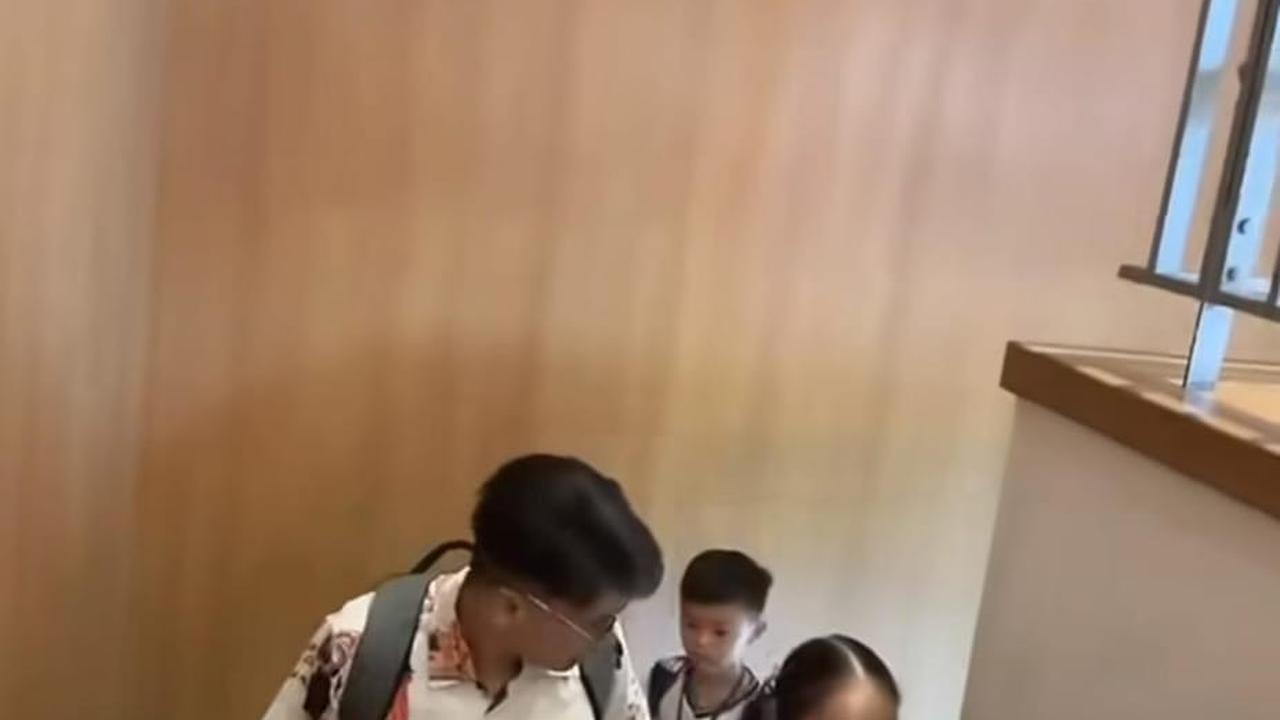 Potret Ruben Onsu Semangat Antar Thalia dan Thania Sekolah
