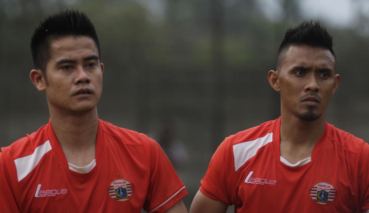 Dua palang pintu anyar Persija, M Roby dan Maman berlatih jelang turnamen Piala Jenderal Sudirman di Lapangan National Youth Training Center, Sawangan, Depok, Jawa Barat, Senin (2/11/2015). (Bola.com/Vitalis Yogi Trisna)
