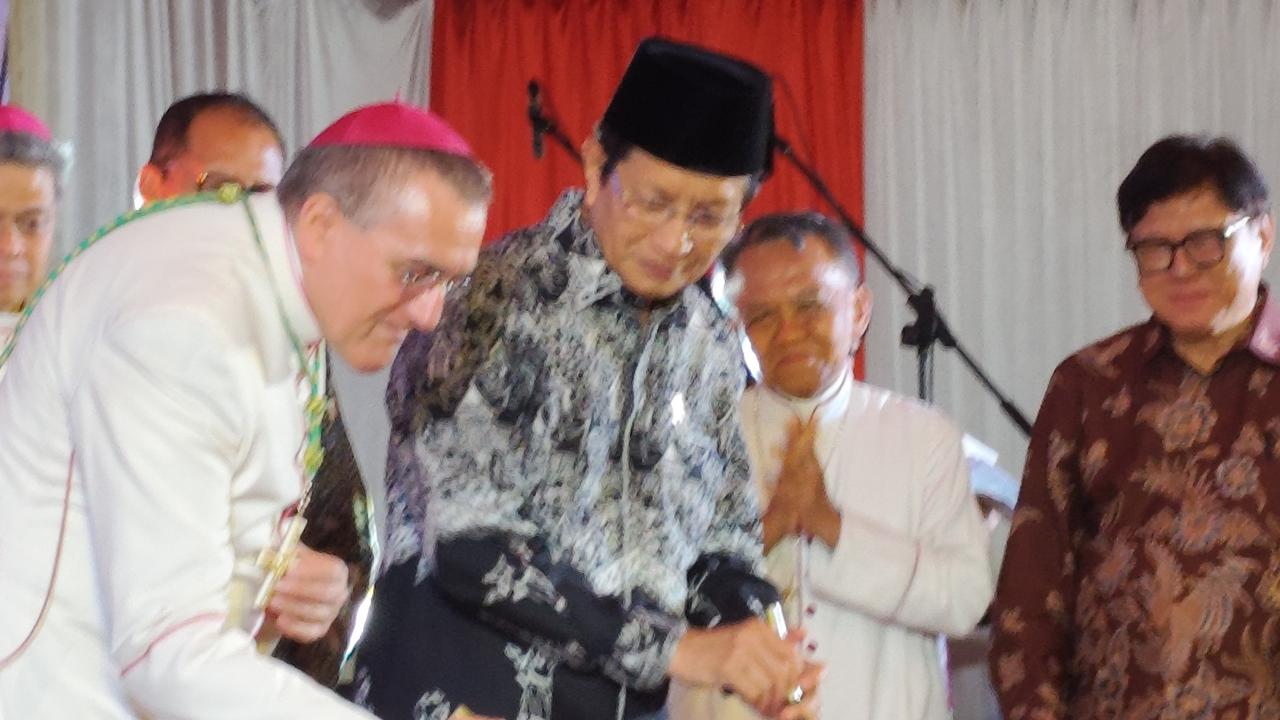 Resmikan Gedung Katedral Makassar, Menag Nasaruddin: Rumah Ibadah Harus Megah Dibandingkan Rumah Maksiat