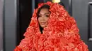 Lizzo memenuhi red carpet dengan busana full bunga dari Dolce & Gabbana [instagram/lizzobeeating]