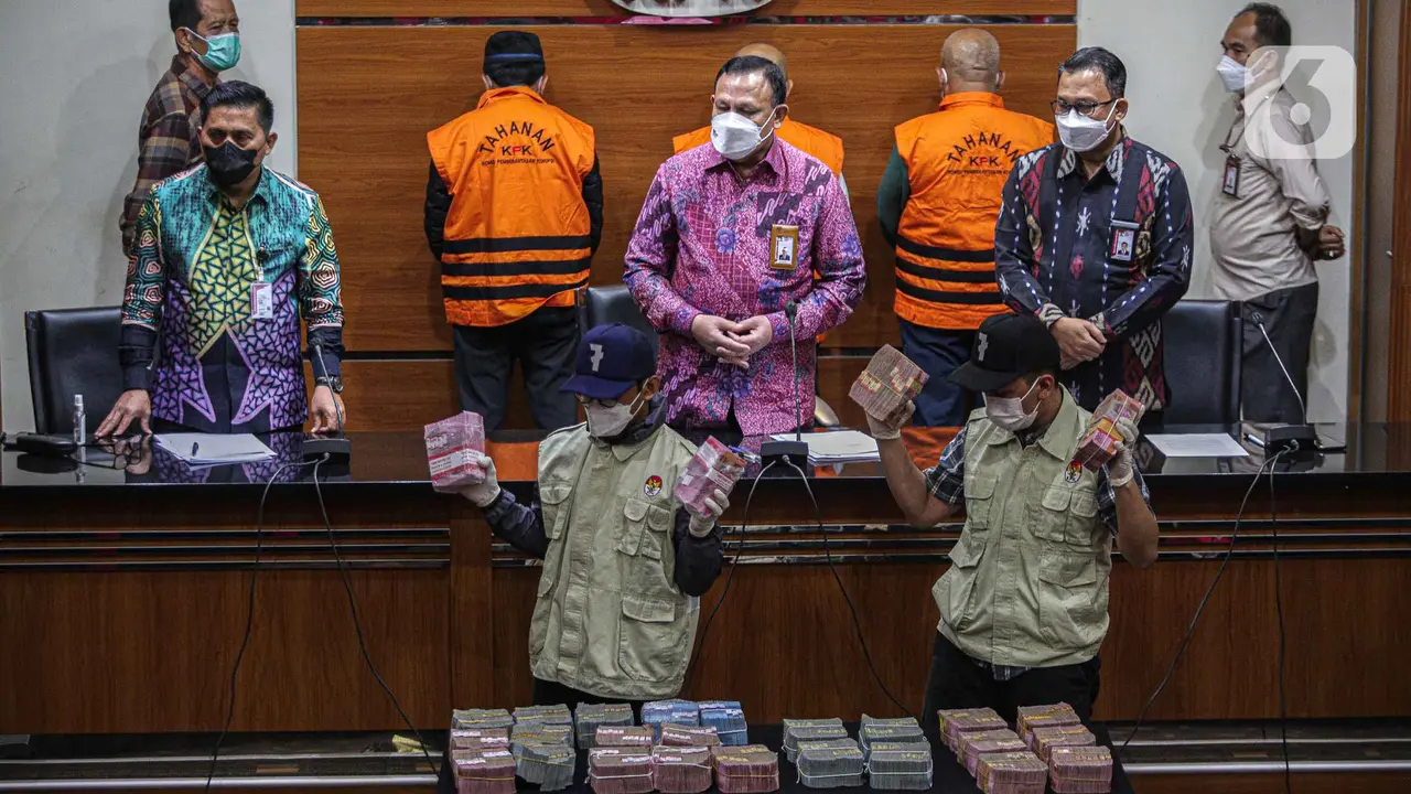 Tumpukan Uang Barang Bukti OTT Wali Kota Bekasi