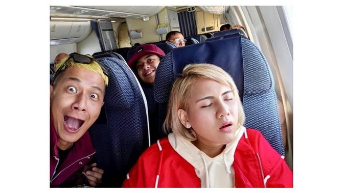 Potret Seleb Saat Tidur Mangap, Tetap Cantik dan Mempesona (sumber:Instagram/@evelinnadaanjani)