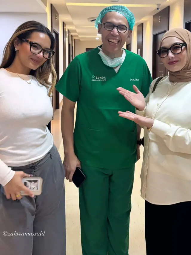 Keluarga saat Dampingi Aaliyah Massaid Melahirkan Anak Pertama.