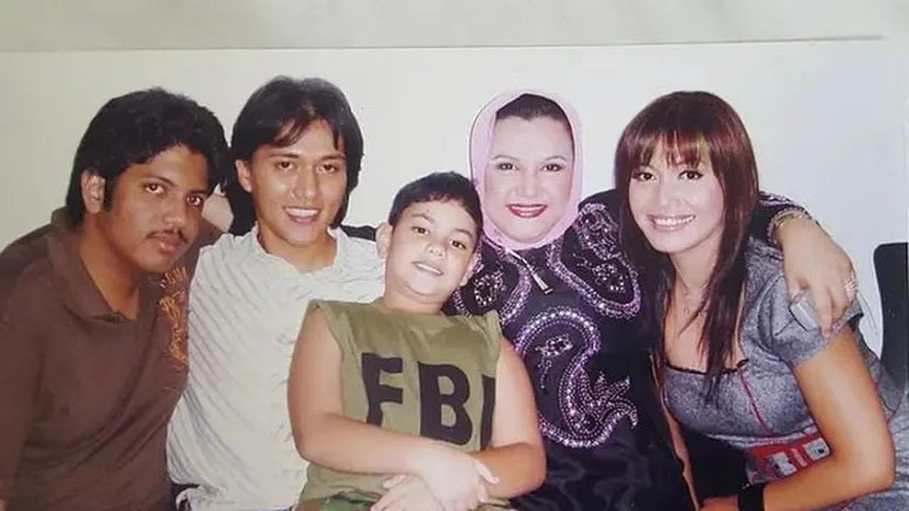 7 Potret Kenangan Emilia Contessa dan Denada, Saling Dukung di Dunia Musik