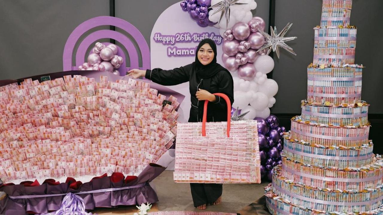 Atta menyebut jika hadiah uang yang diberikan olehnya bisa dipakai untuk bersedekah oleh Aurel.<br>