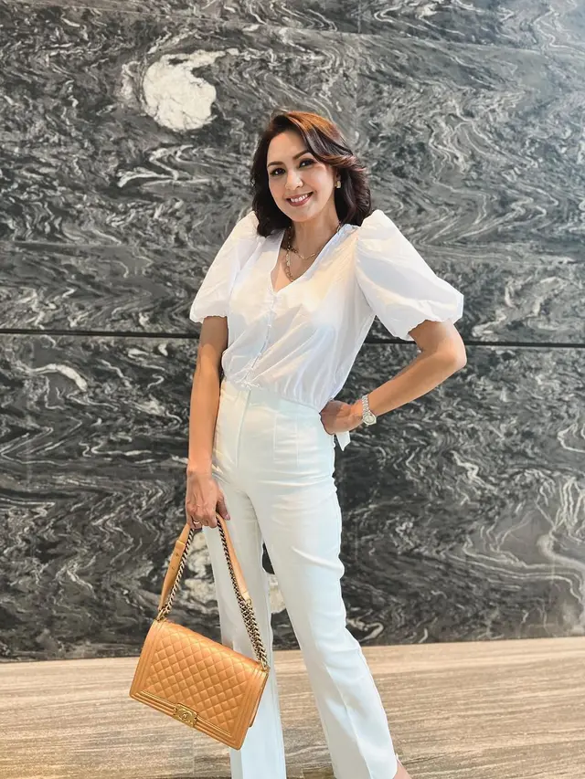 8 Potret Menawan Donna Agnesia di Usia 43 Tahun, OOTD Kekinian Bikin Awet Muda