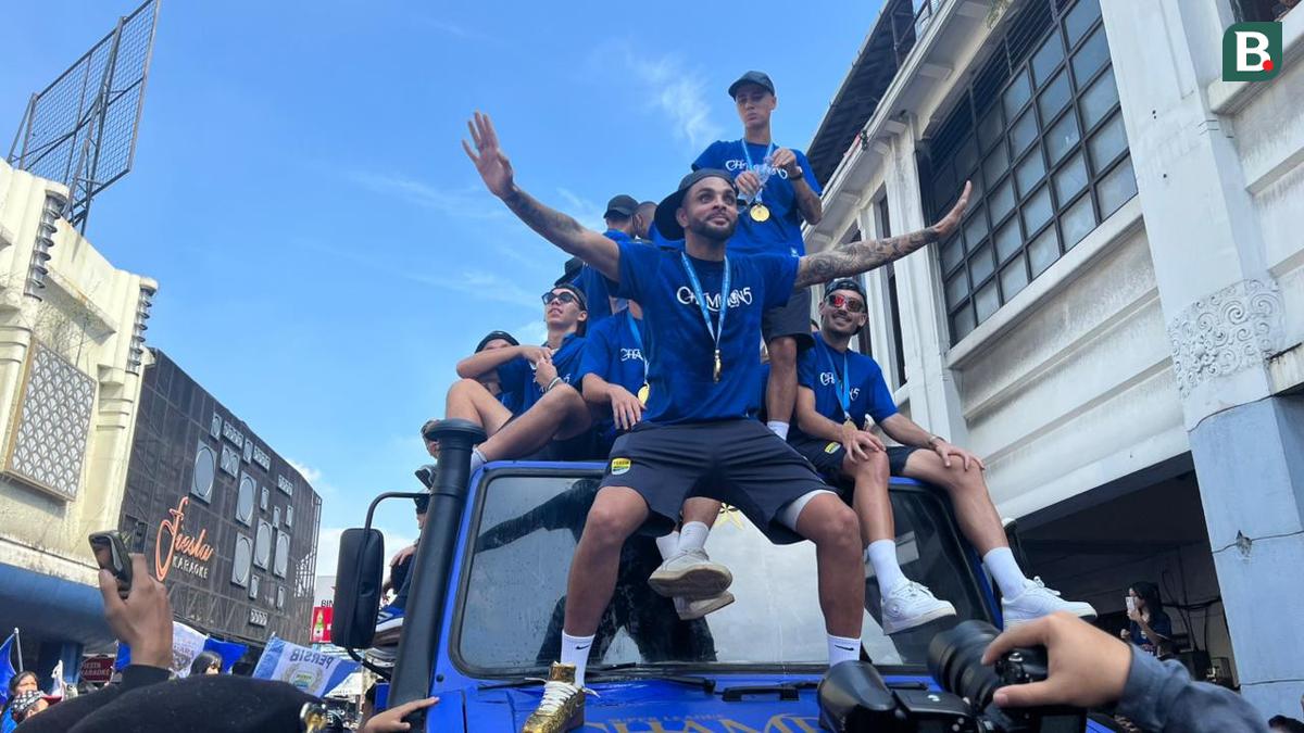 Layvin Kurzawa Jadi Bintang Utama Pawai Hattrick Juara Persib: Namanya Paling Sering Disebut Bobotoh