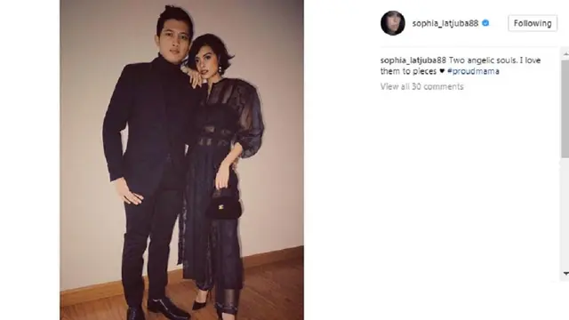 Momen go public Eva Celia dan Demas Narawangsa oleh Sophia Latjuba. (Instagram @sophia_latjuba88)