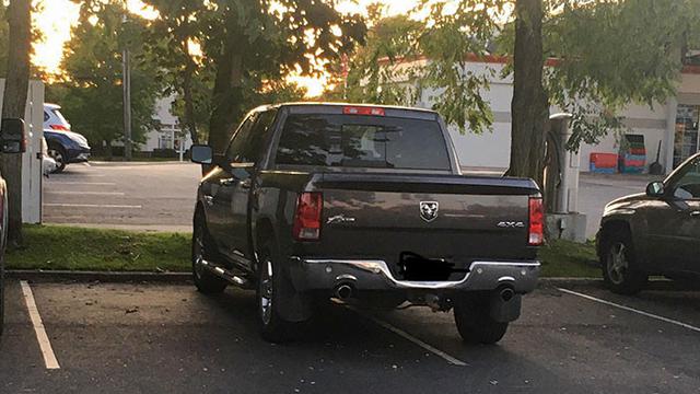 Kelakuan Orang-orang yang Menjengkelkan di Ruang Publik, Bikin Kesal. (Sumber: Boredpanda)