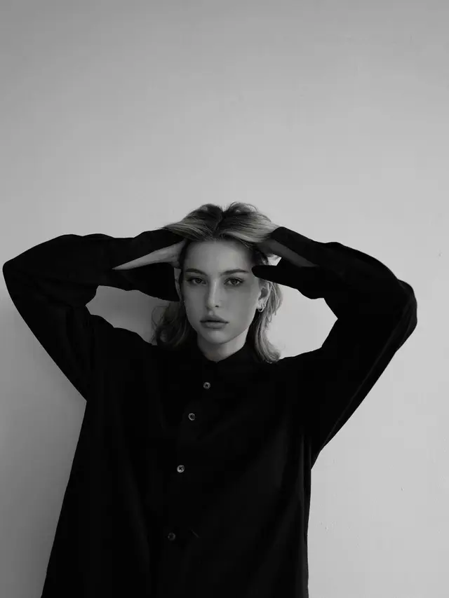 8 Foto Pesona Eve Jobs, Putri Steve Jobs yang Resmi Jadi Model di Agensi Emili Ratajwoski