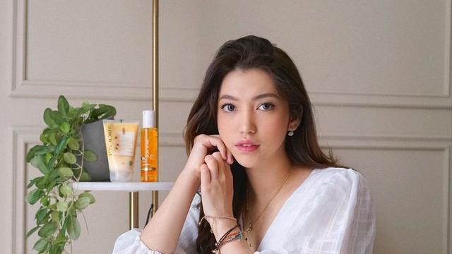 6 Potret Dewi Paramita, Selebgram Sekaligus Sespri Mentri Kemendes PDTT