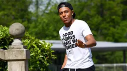 Striker AS Monaco, Kylian Mbappe, tiba untuk mengikuti pemusatan latihan bersama Timnas Prancis di Clairefontaine, Yvelines, Senin (29/5/2017). (AFP/Franck Fife)