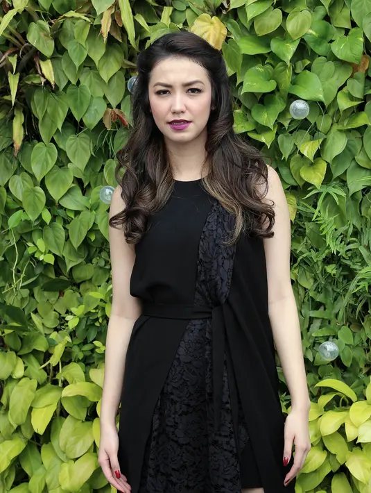 Velove Vexia memiliki tempat diving yang paling favorit. Ia lebih suka spot diving di Raja Ampat. Belakangan ini ia mengaku jarang, lantaran kesibukannya yang sedang padat. (Galih W. Satria/Bintang.com)