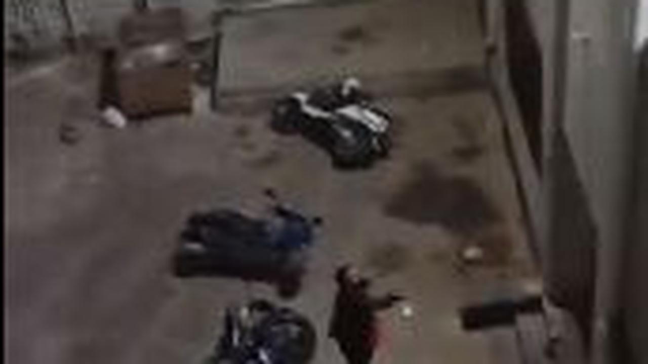 VIDEO Mahasiswa di India Diserang Saat Salat Tarawih, Dilempari Batu dan Barang-Barang Dirusak