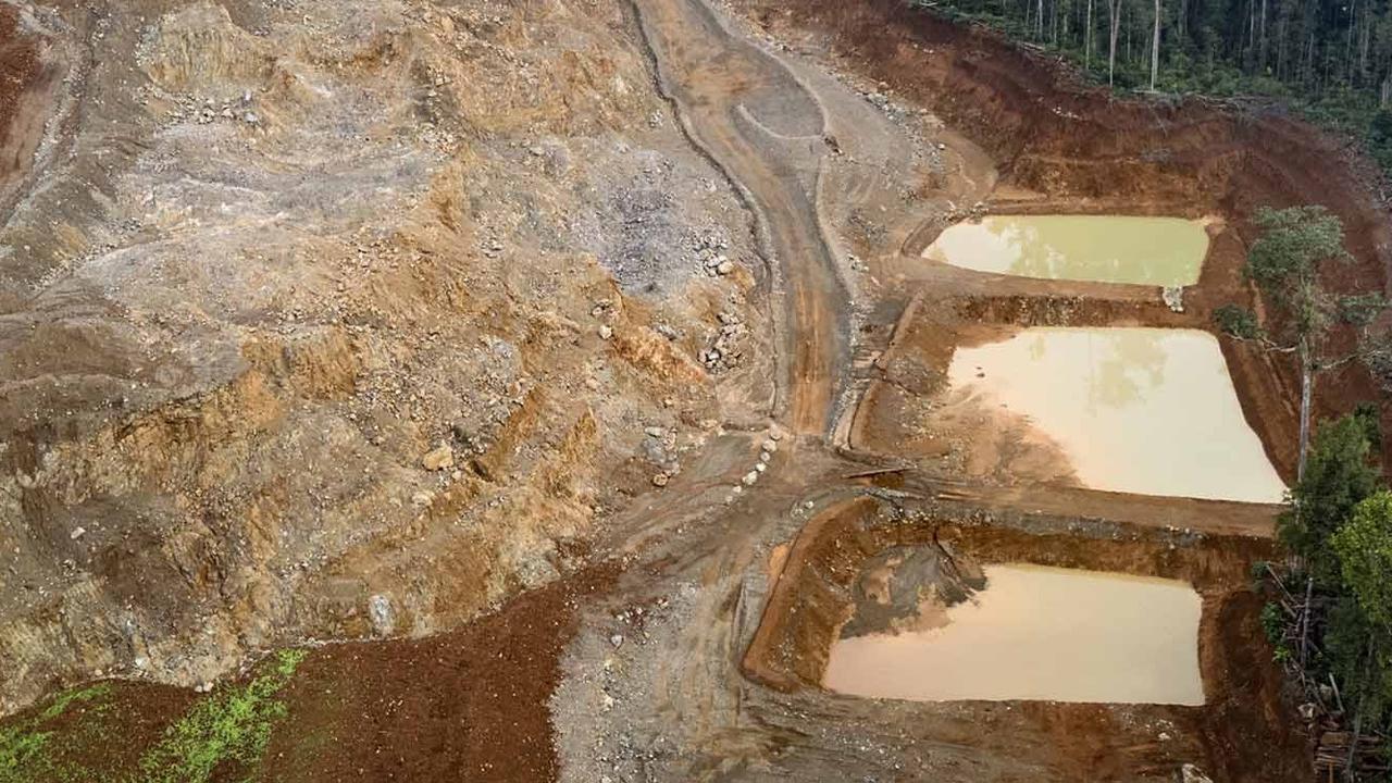 FOTO: Eksploitasi Nikel Menjadi Ancaman Keberlangsungan Hutan Masyarakat Adat di Halmahera Tengah