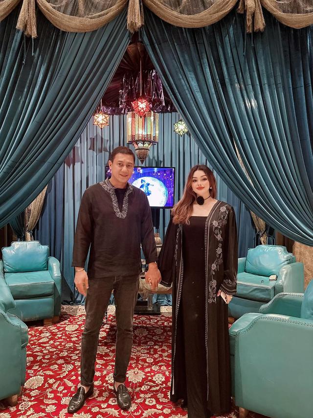 7 Potret Nurah Syahfirah dan Teuku Rafly Rayakan 11 Tahun Pernikahan Bersama Keluarga