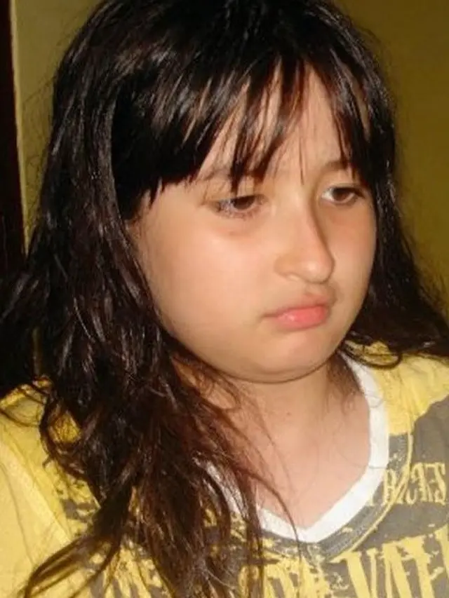 Dulu Punya Rambut Pendek Berponi, Ini 6 Potret Masa Kecil Stephanie Poetri