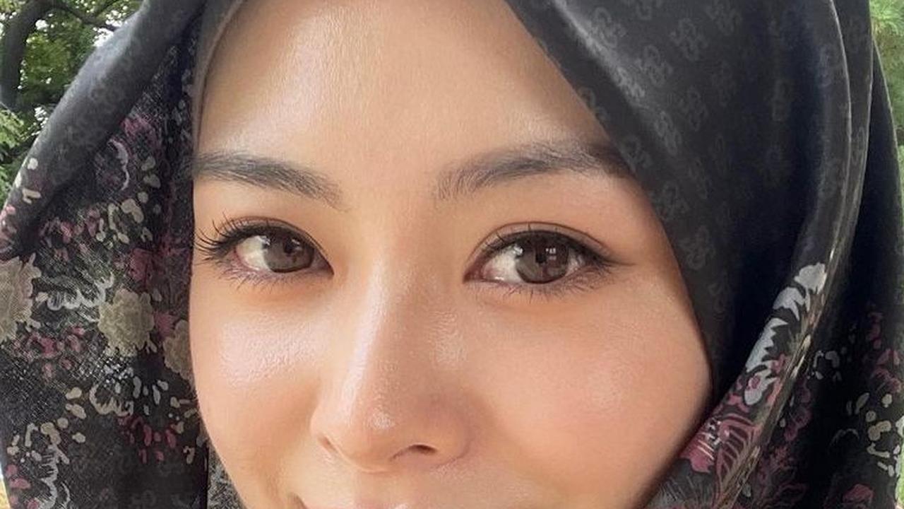 Diserang Kritik Setelah Ketahuan Melepas Hijab <br>