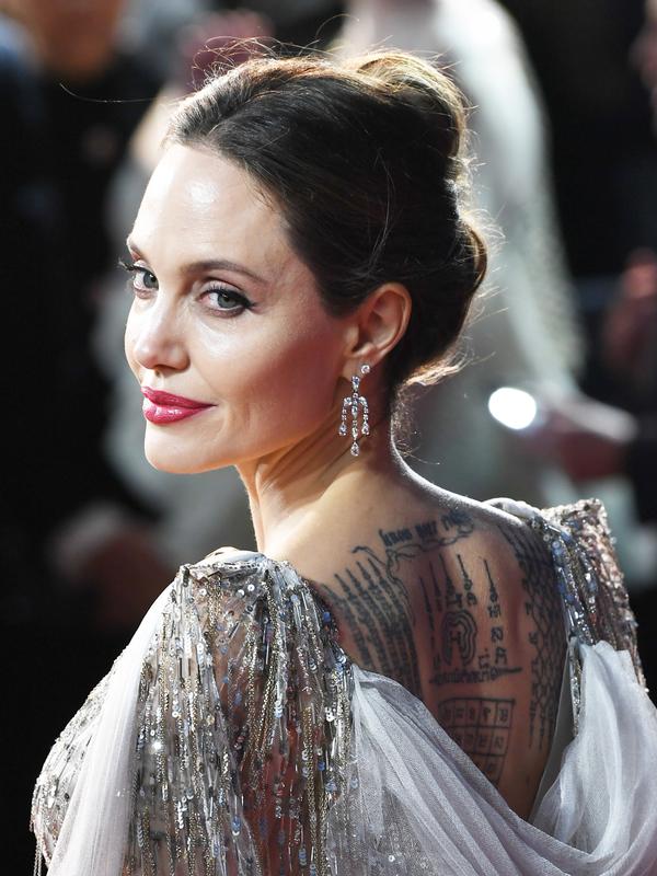 Angelina Jolie belum bisa memaafkan Brad Pitt karena sakit hati (FOTO: Splashnews)