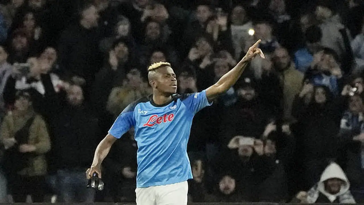 Foto: Cukur Habis Eintracht Frankfurt, Napoli Cetak Sejarah Lolos ke Perempat Final Liga Champions