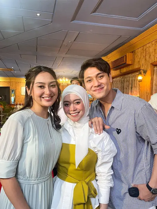 Kedekatan Lesti dan Memes ini bahkan juga diketahui langsung oleh Rizky Billar. Momen ini merupakan saat perayaan ulang tahun Lesti Kejora. (Liputan6.com/IG/@memes_prameswari).