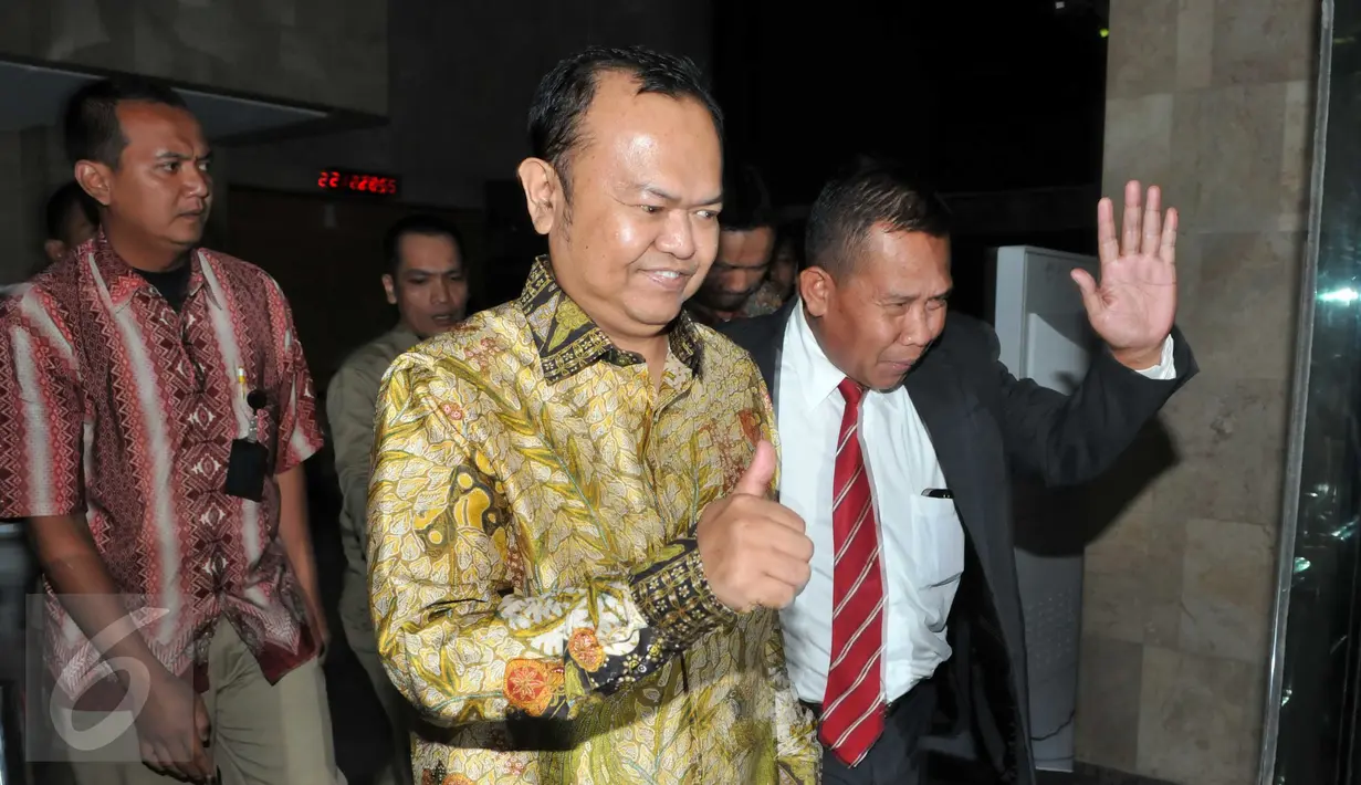 Patrice Rio Capella memilih bungkam usai diperiksa KPK selama 12 jam, Jakarta, Jumat (16/10/2015). Patrice diperiksa terkait dugaan suap penanganan Bansos, tunggakan Dana Bagi Hasil, dan penyertaan modal BUMD Sumatera Utara, (Liputan6.com/Helmi Afandi)