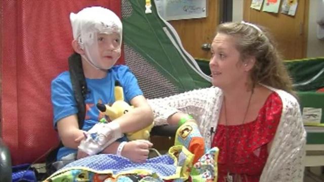 Wyatt dan sang bunda/copyright odditycentral.com