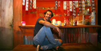 Beberapa tokoh pernah dilakoni oleh Reza Rahadian. Aktor kelahiran Bogor itu juga sukses memerankan mantan Presiden BJ Habibie. Sebelumnya, ia juga memerankan pahlawan Tjokroaminoto. (Nurwahyunan/Bintang.com)