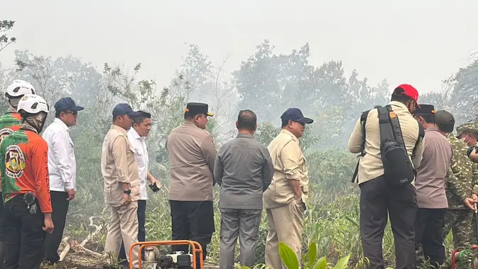 Seskab Teddy Ungkap Langkah Terbaru Tangani Kebakaran Hutan di Kalbar
