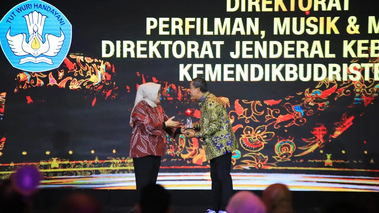 Kemendikbudristek melalui Direktorat Perfilman, Musik, dan Media meraih penghargaan untuk kategori Outstanding in Indonesian Art and Culture Advancement usai berhasil gelar Indonesia Bertutur 2024.
